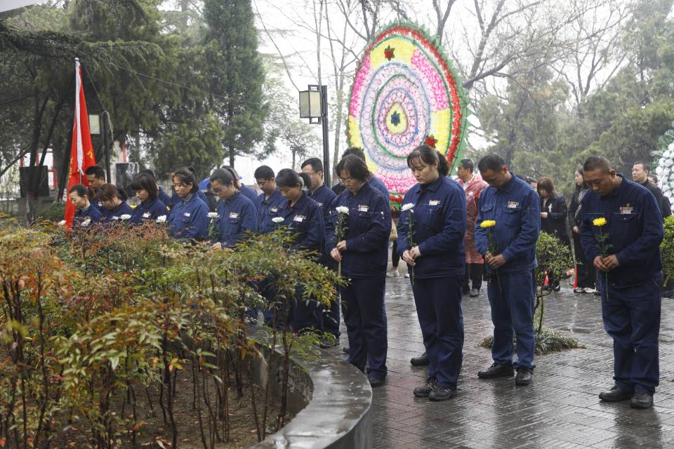 龙钢公司扎实开展党史学习教育汲取奋进力量