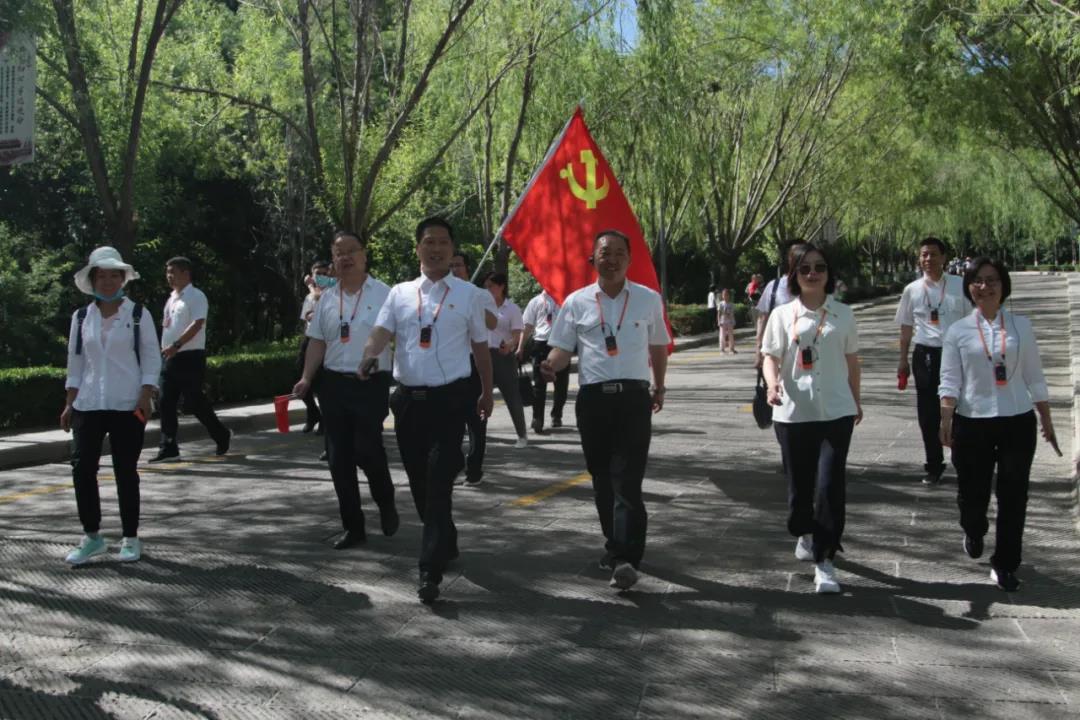 走进延安学党史 聚力奋进双目标——龙钢集团党委举办党史学习教育弘扬延安精神主题党日活动