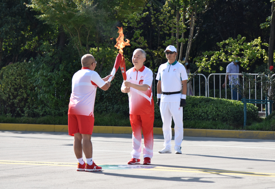 【媒体报道】陕西日报：陕钢杨海峰传递全运圣火