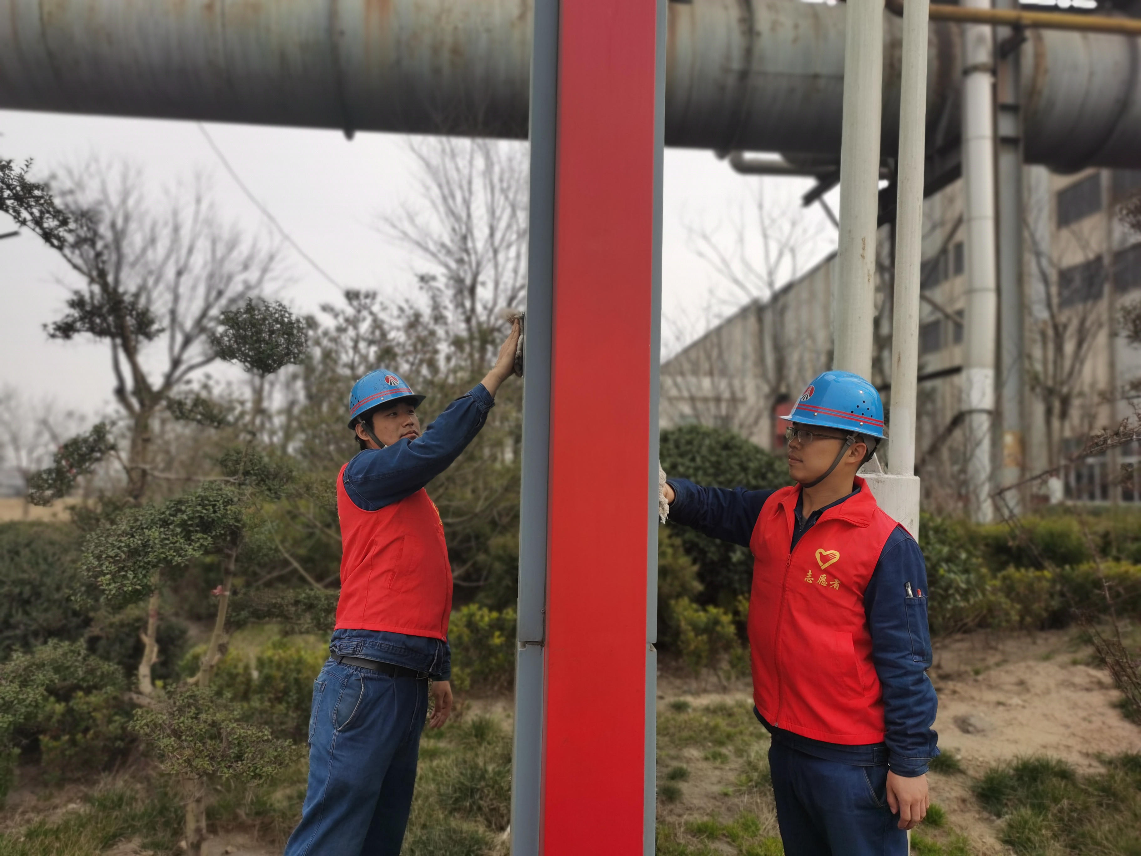 学习雷锋精神 践行雷锋行动 树立道德新风尚 ——轧钢厂团委雷锋月系列活动