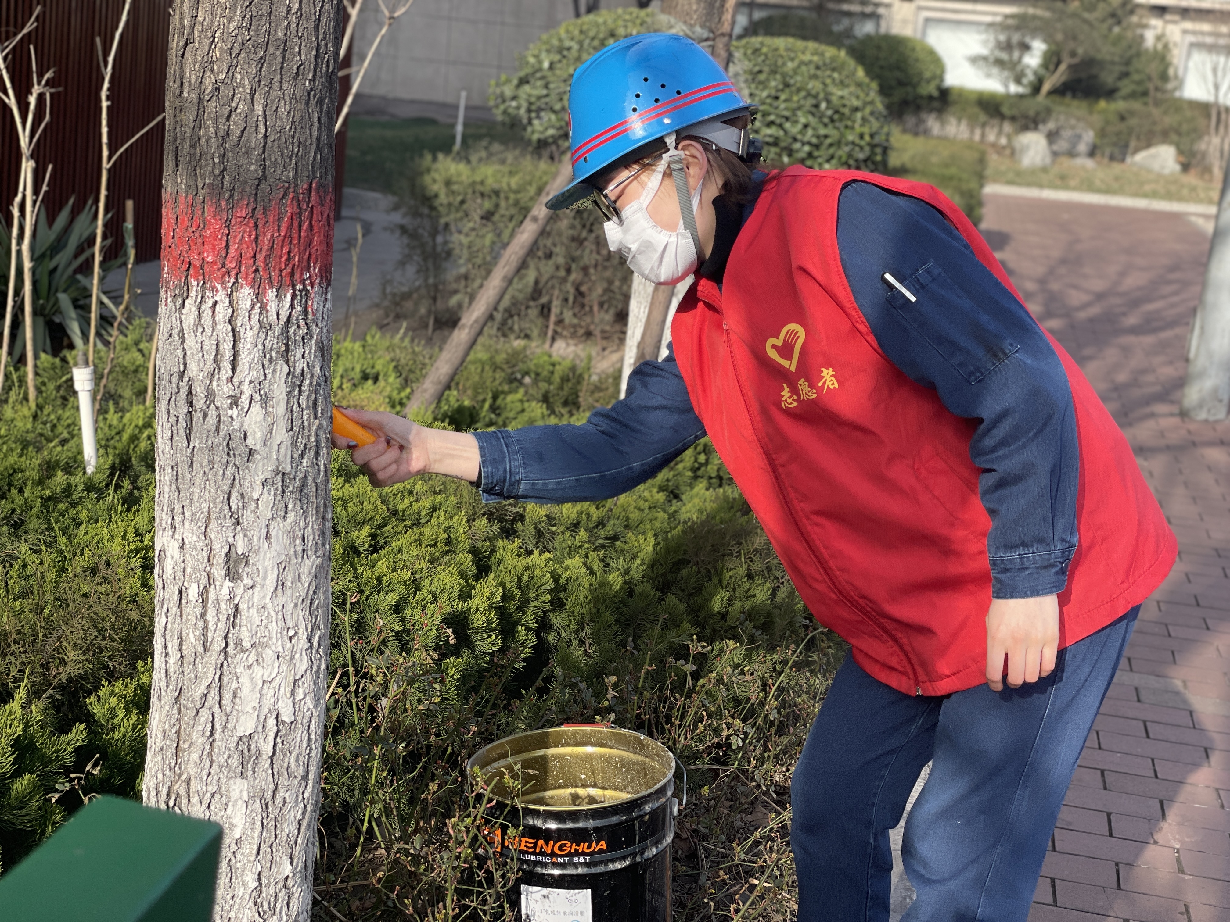 学习雷锋精神 践行雷锋行动 树立道德新风尚 ——轧钢厂团委雷锋月系列活动