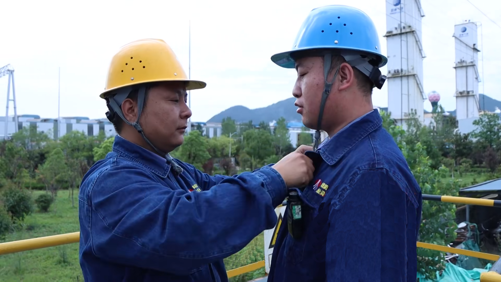 初冬时节 被这对师徒暖到……