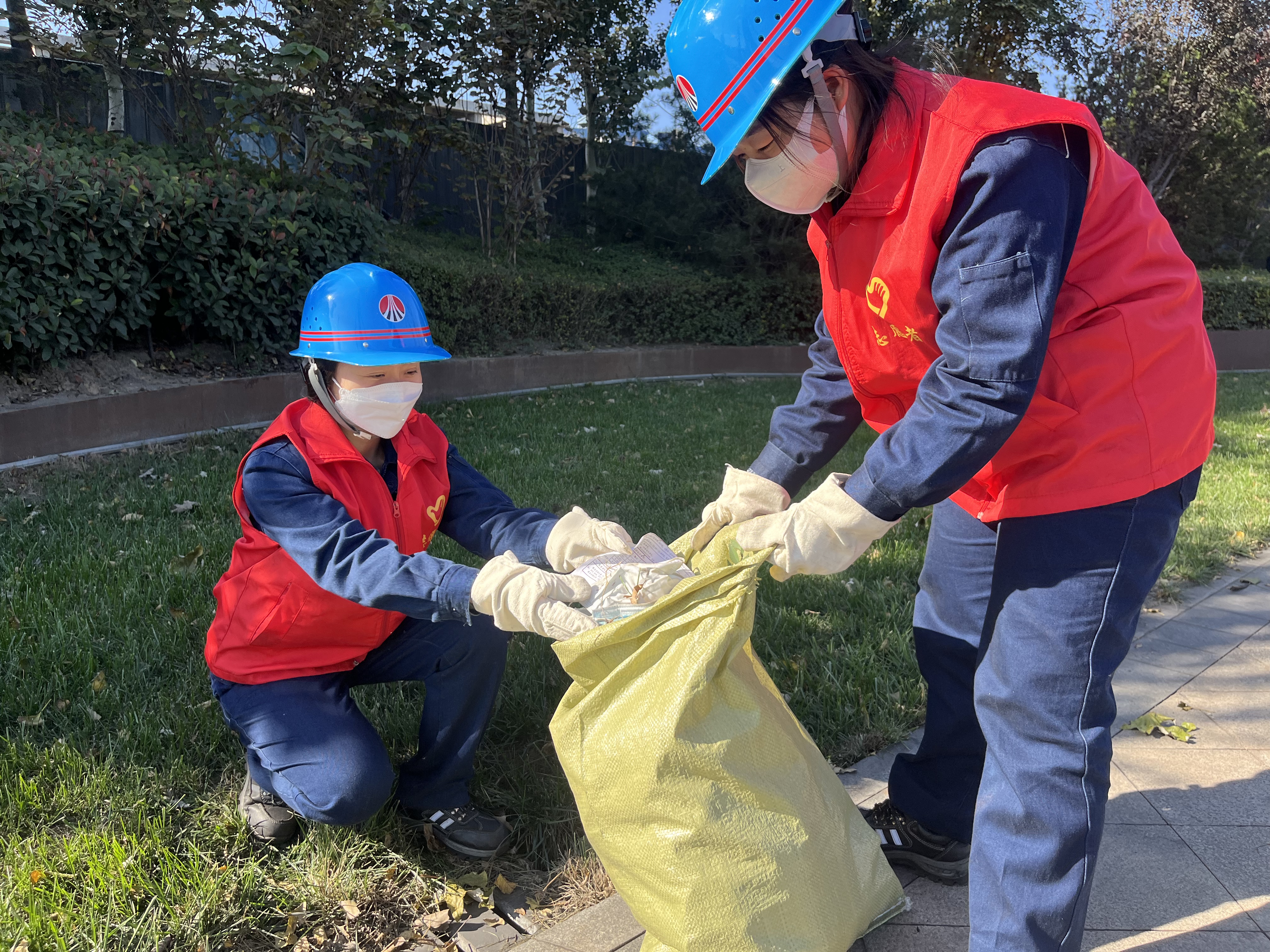 服务中心建功新时代 青春担当汇集正能量