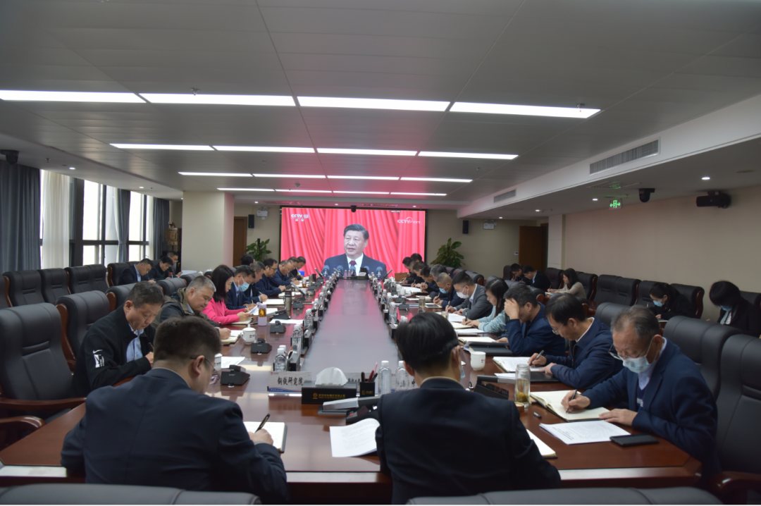 陕钢集团党委理论学习中心组召开“坚持创新驱动 加快推动项目建设”学习研讨会