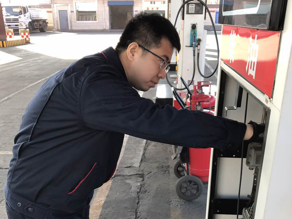 用责任与担当淬炼青年本色——记陕钢集团“岗位建功能手”许小鹏