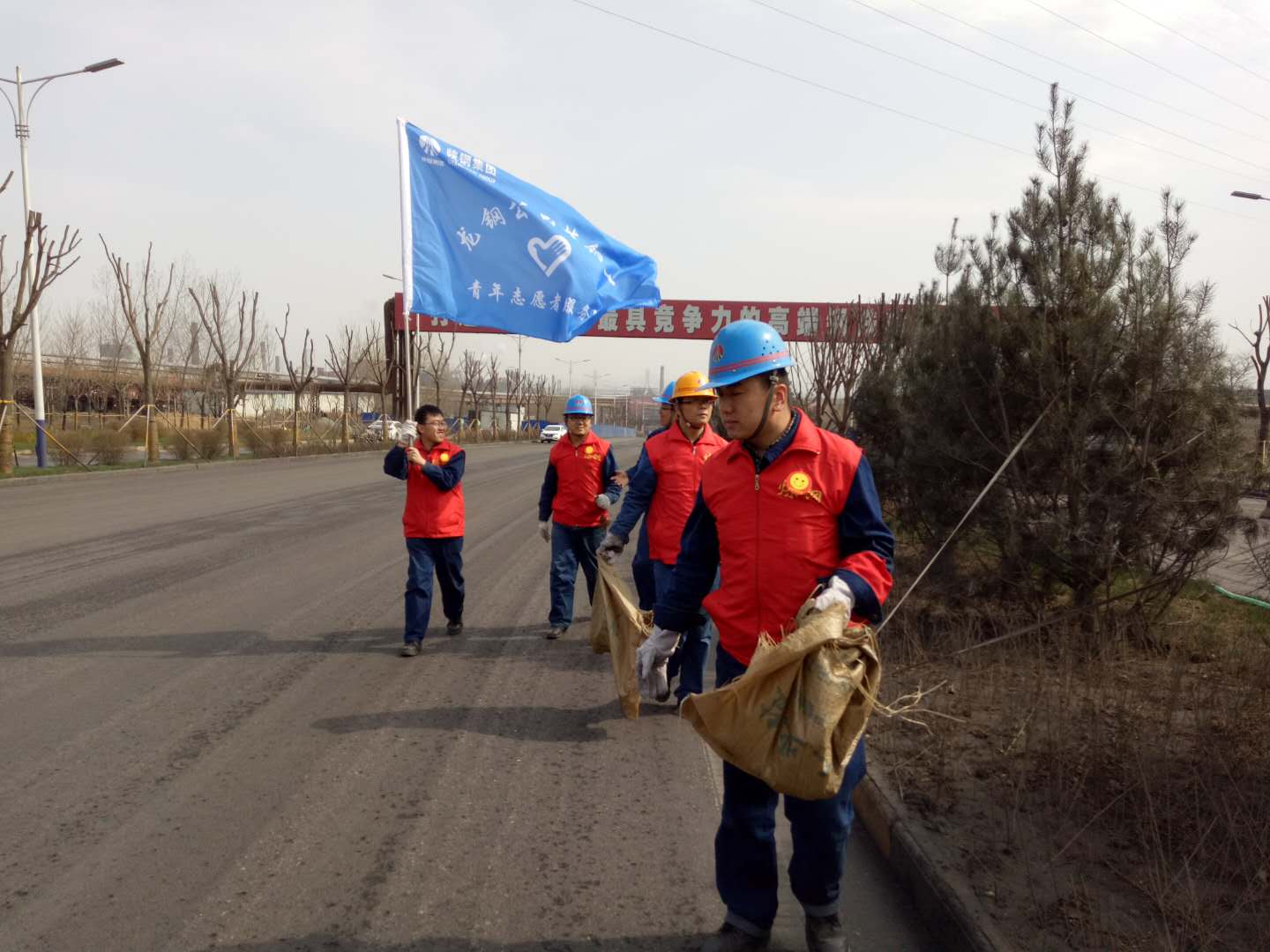 汇聚青春力量  服务中心工作  唱响新时代青春之歌 --龙钢公司炼钢厂团委创建“全国钢铁行业五四红旗团支部”工作纪实