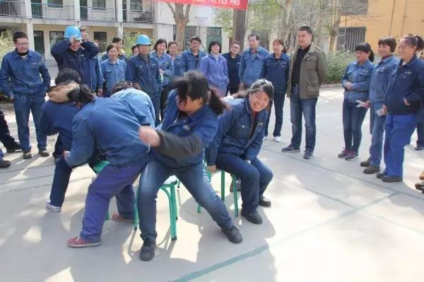 龙钢集团各基层女工委开展系列活动庆祝三八妇女节