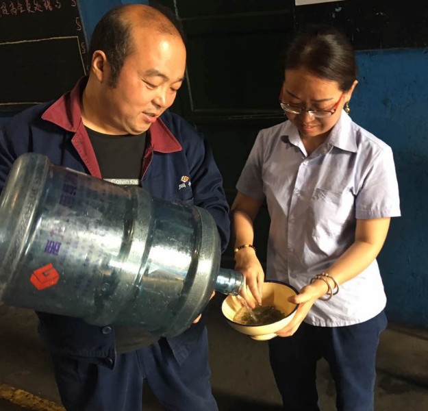 一杯绿豆汤　浓浓情意深