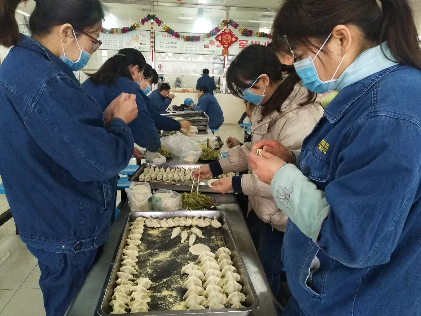 元宵佳节遇春寒 水饺汤圆暖人心